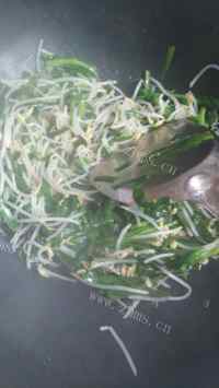 特色美食韭菜炒绿豆芽做法图解6)