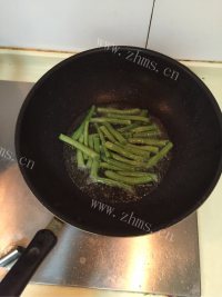 妈妈最爱的干煸豆角做法图解6)