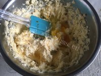 色香味俱全的百香果磅蛋糕做法图解3)