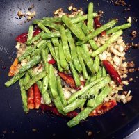 美味的干煸四季豆做法图解12)