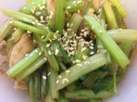 DIY芹菜炒肉做法图解7)