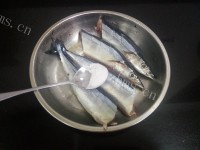 我的柠檬香煎秋刀鱼做法图解2)
