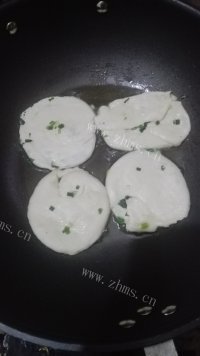 香酥的快手葱油饼做法图解6)