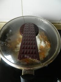 自制猪肉手抓饭做法图解15)