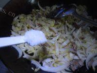 家常菜白菜炒豆干做法图解10)