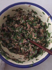 美味的豆干韭菜饺子做法图解1)