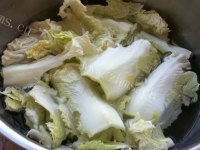 家常菜白菜炒平菇做法图解1)