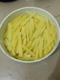 家常菜葱香土豆丝做法图解3)