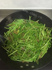 家常菜芦蒿炒肉丝做法图解7)