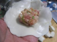 热腾腾的虾饺做法图解9)