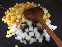 鲜虾杂蔬咖喱饭做法图解4)