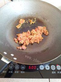 味道不错的莴笋炒肉做法图解3)