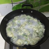 家常韭菜鸡蛋元宝馄饨做法图解13)