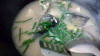 百吃不厌的鱼头炖豆腐做法图解6)