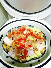 回味无穷的梅干菜蒸土豆鸡块做法图解10)