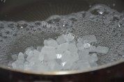 自制糖衣核桃做法图解6)