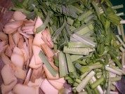 韭菜炒豆腐干做法图解1)