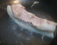 口感极佳的双椒回锅肉做法图解5)