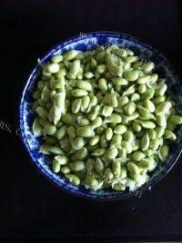 青椒炒毛豆自制做法图解1)