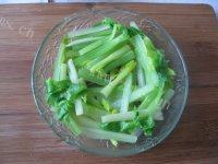 下酒菜花生米拌芹菜做法图解12)