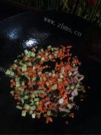 美味的腊肉炒饭做法图解3)