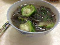 营养丰富的紫菜丝瓜瘦肉汤