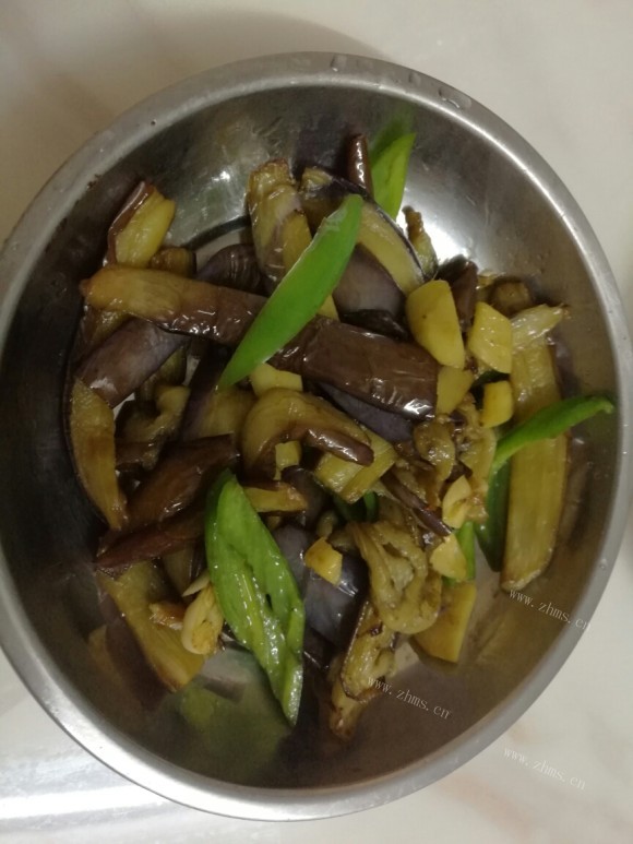 满口清香的辣椒炒茄子