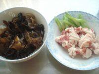 家常菜木耳炒肉片做法图解2)