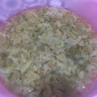 可口包菜干焖肉做法图解1)