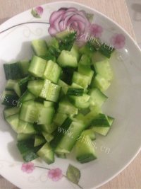 回味无穷的黄瓜炒鸡蛋做法图解1)
