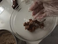 自制草莓巧克力蛋糕做法图解34)