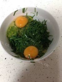 美味的韭菜炒蛋做法图解2)