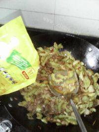 DIY美食-苦瓜炒肉片做法图解12)
