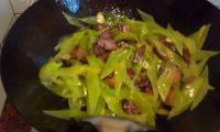 家常菜莴笋炒腊肉做法图解9)