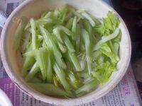 家常菜豆干炒芹菜做法图解4)