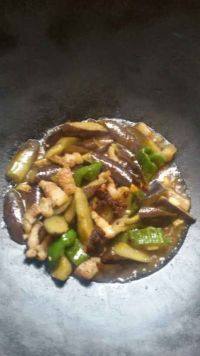 家常菜肉焖茄子