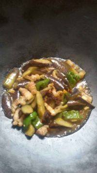 家常菜肉焖茄子