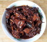 绿色食物红烧鸡块