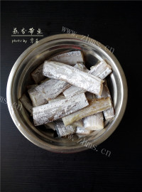 家常菜蒜香带鱼做法图解1)