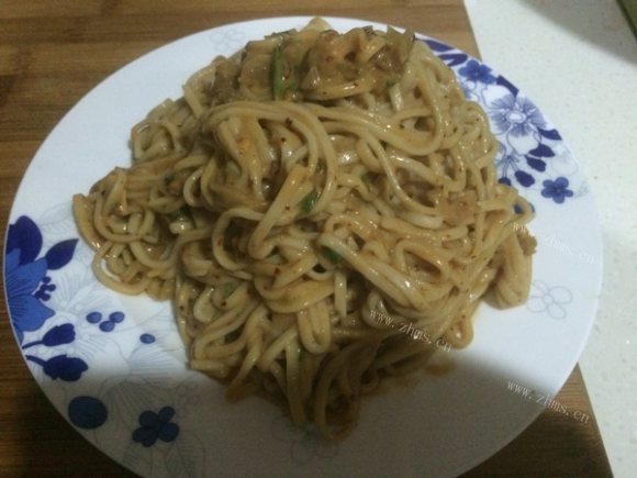 色泽鲜亮的武汉热干面