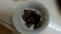 香气浓郁的皮蛋瘦肉粥做法图解3)