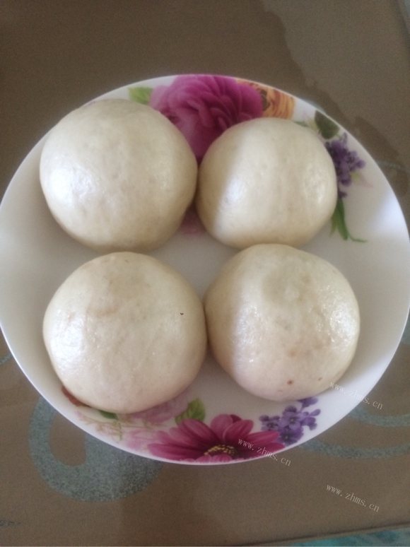 色泽鲜亮的豆沙包
