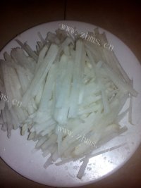 美味的白萝卜炒面做法图解3)