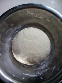 美味的荠菜盒子做法图解1)