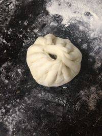 易做的芹菜猪肉包做法图解12)