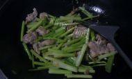 芹菜炒肉片