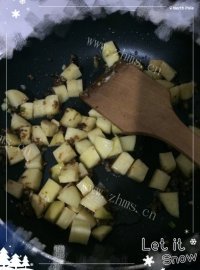 美味的土豆焖饭做法图解5)