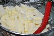 家常菜酸辣土豆条做法图解1)