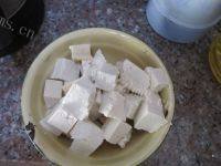 虾仁瘦肉豆腐菜花汤做法图解3)