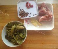 口感极佳的香辣酸菜肉片做法图解1)